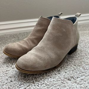 Toms tan suede booties